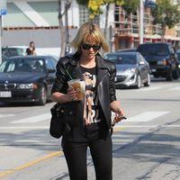 Mena Suvari departs Urth Caffe on Melrose Avenue | Picture 107055